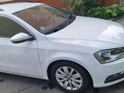Gebraucht VW Passat 140 PS (102 kW) 2012 Weiß Kombi