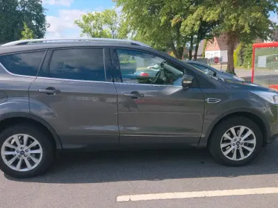 Gebraucht Ford Kuga Titanium 179 PS (131 kW) 2016 Grau SUV