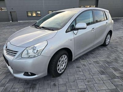 Silver metallic Gebraucht 2011 Toyota Verso Life Van / Kleinbus | 7.900 € (Fairer Preis)