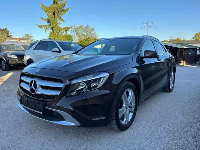 Usata Mercedes GLA200 156 CV (114 kW) 2014 Marrone SUV