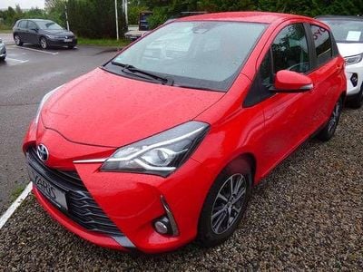 Gebraucht Toyota Yaris Club 111 PS (81 kW) 2019 Rot Limousine