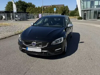 Gebraucht Volvo V60 R-Design 215 PS (158 kW) 2015 Schwarz Kombi