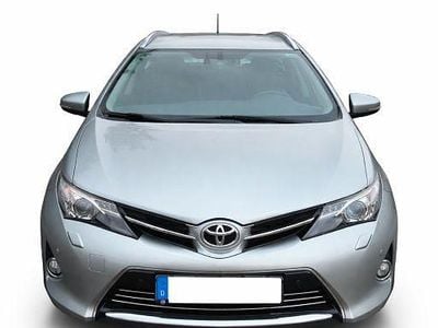 Used Toyota Auris Executive 124 HP (91 kW) 2015 Silver Sedan