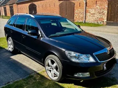 Gebraucht Skoda Octavia Elegance 140 PS (102 kW) 2012 Schwarz Kombi