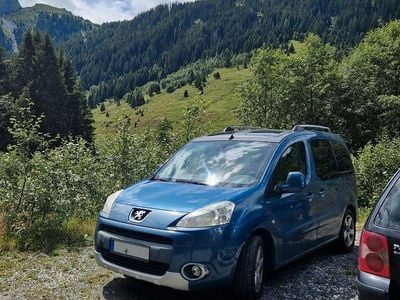 Blau Gebraucht 2010 Peugeot Partner Tepee Family Van / Kleinbus | 2.400 € (Fairer Preis)