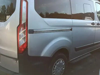 Gebraucht Ford Tourneo 101 PS (74 kW) 2015 Silber Van / Kleinbus