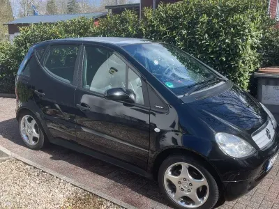 Gebraucht Mercedes A190 Avantgarde 125 PS (91 kW) 1999 Schwarz Kleinwagen