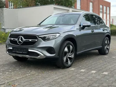 Gebraucht Mercedes GLC300e Avantgarde 313 PS (230 kW) 2023 Selenitgrau  metalliclack SUV