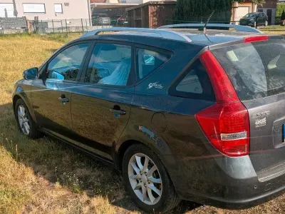 Gebraucht Kia Ceed 130 PS (95 kW) 2010 Schwarz Kleinwagen