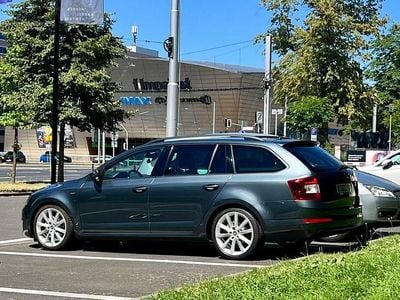Grau Gebraucht 2016 Skoda Octavia Joy Kombi | 10.900 € (Guter Preis)