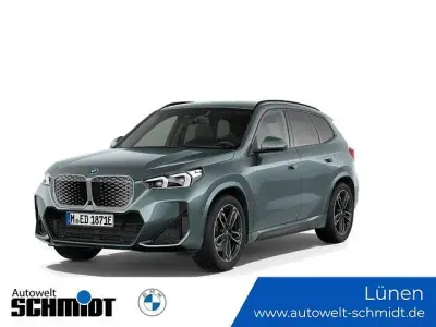 Neu BMW iX1 M Sport 150 kW (204 PS) 2026 (grün)  cape york green SUV