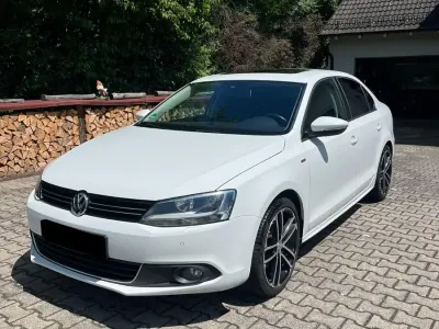 Gebraucht VW Jetta Life 122 PS (89 kW) 2014 Weiß Limousine
