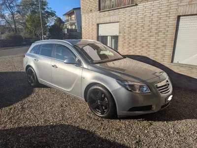 Gebraucht Opel Insignia Cosmo 220 PS (161 kW) 2009 Silber Kombi