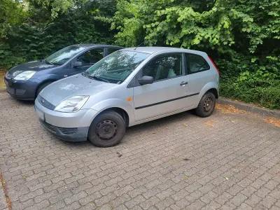 Gebraucht Ford Fiesta 60 PS (44 kW) 2002 Silber Kleinwagen