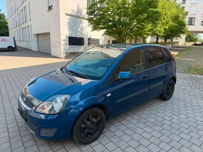 Gebraucht Ford Fiesta 80 PS (58 kW) 2008 Blau Kleinwagen