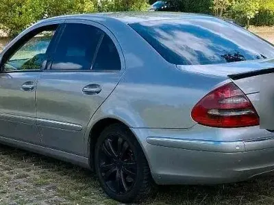 Gebraucht Mercedes E320 204 PS (150 kW) 2004 Andere farben Limousine