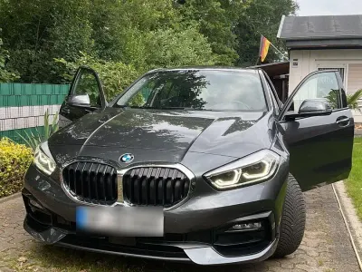 Gebraucht BMW 118 Sport Line 136 PS (100 kW) 2021 Grau Kleinwagen