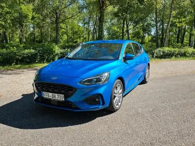 Używany Ford Focus ST-Line 155 KM (114 kW) 2022 Niebieski Sedan/Limuzyna
