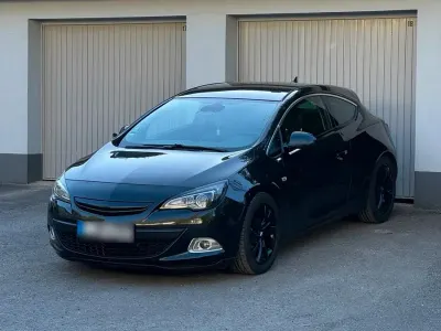 Usata Opel Astra GTC 165 CV (121 kW) 2012 Nero Coupé