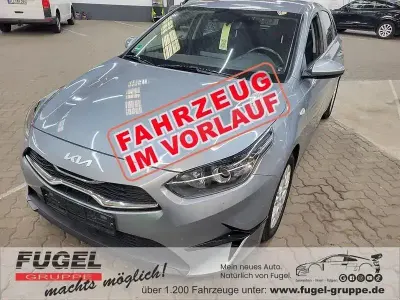 Gebraucht Kia Ceed Edition 7 101 PS (74 kW) 2024 (css) lunarsilber met. Kleinwagen