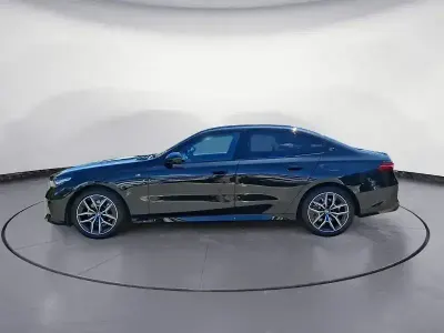 Gebraucht BMW 520 M Sport 197 PS (144 kW) 2025 Black sapphire metallic Limousine
