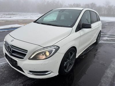 Weiß Gebraucht 2015 Mercedes B220 Van / Kleinbus | 6.600 € (Superpreis)