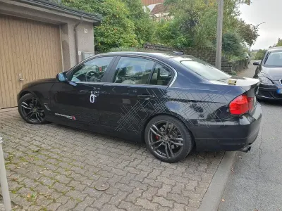 Gebraucht BMW 325 204 PS (150 kW) 2010 Schwarz Limousine