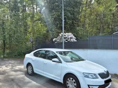 Gebraucht Skoda Octavia Active 105 PS (77 kW) 2015 Weiß Kombi