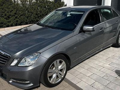 Gebraucht Mercedes E220 Avantgarde 170 PS (125 kW) 2011 Grau Limousine