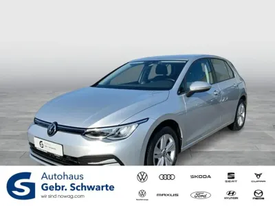 Gebraucht VW Golf VIII Life 131 PS (96 kW) 2022 Silber Limousine