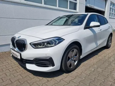 Gebraucht BMW 118 Advantage 140 PS (102 kW) 2020 Alpinweiß uni Limousine
