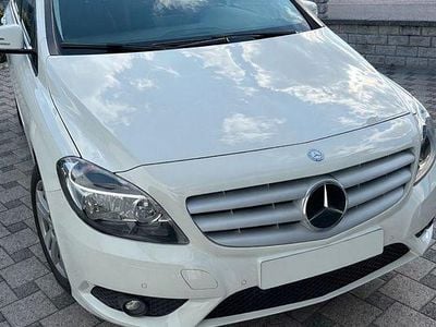 Gebraucht Mercedes B180 122 PS (89 kW) 2012 Weiß Van / Kleinbus