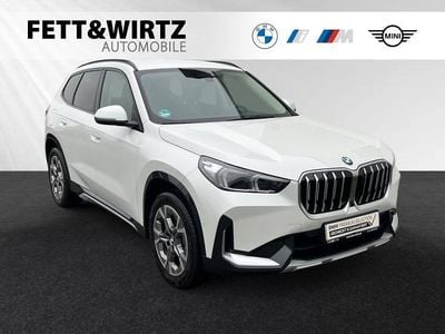 Mineralweiss metallic Gebraucht 2024 BMW X1 xLine SUV | 41.490 € (Superpreis)