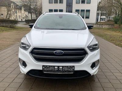 Gebraucht Ford Kuga 150 PS (110 kW) 2019 Weiß SUV