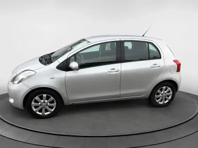 Gebraucht Toyota Yaris 87 PS (63 kW) 2008 Silber Kleinwagen