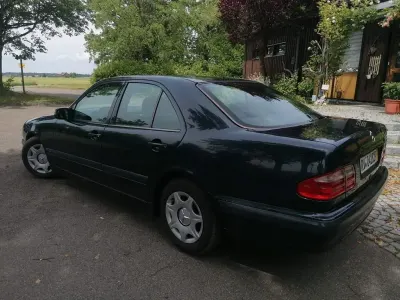 Gebraucht Mercedes E200 Classic 163 PS (119 kW) 2000 Limousine