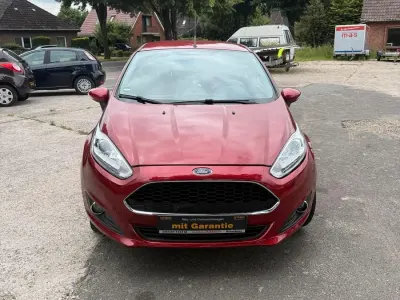 Gebraucht Ford Fiesta 80 PS (58 kW) 2016 Rot Kleinwagen