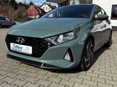 Gebraucht Hyundai i20 Edition 30+ 101 PS (74 kW) 2022 Mangrove green / mic Kleinwagen