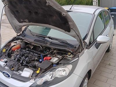 Gebraucht Ford Fiesta 59 PS (43 kW) 2012 Silber Kleinwagen