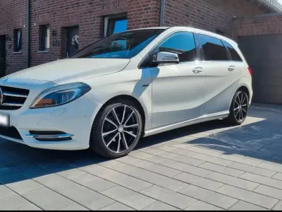 Używany Mercedes B200 AMG Edition 1 156 KM (114 kW) 2011 Biały Minivan