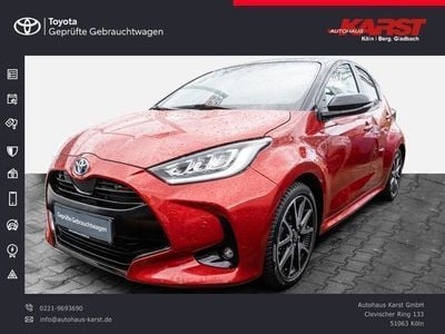 Gebraucht Toyota Yaris Hybrid Style 116 PS (85 kW) 2022 Karminarot metallic, dach schwarz Kleinwagen