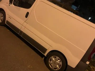 Gebraucht Renault Trafic 106 PS (77 kW) 2011 Weiß Van / Kleinbus
