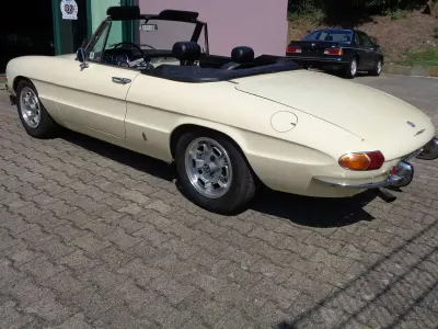 Gebraucht Alfa Romeo Spider 113 PS (83 kW) 1969 Avorio Cabrio
