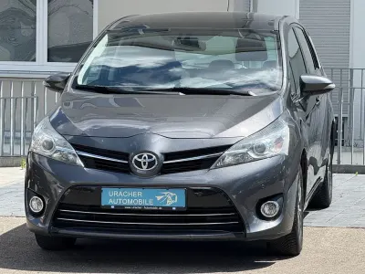 Gebraucht Toyota Verso Comfort 111 PS (81 kW) 2015 Grau Van / Kleinbus