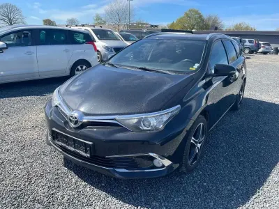 Usata Toyota Auris Touring Sports Comfort 116 CV (85 kW) 2016 Nero Station wagon