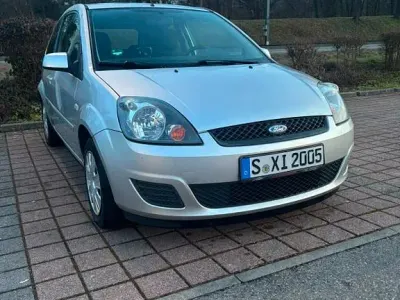 Gebraucht Ford Fiesta 80 PS (58 kW) 2008 Silber Kleinwagen