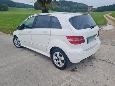 Weiß Gebraucht 2009 Mercedes 200 Kleinwagen | 4.250 €