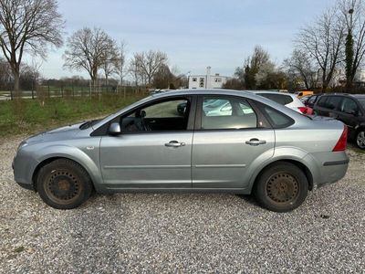 gebraucht Ford Focus 2,0 Ghia PDC Tempomat TÜV 11.2025