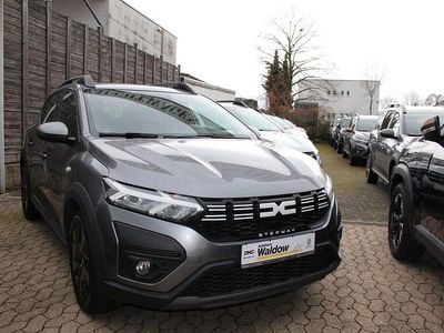 Dolomit grau Gebraucht 2024 Dacia Sandero Expression Kleinwagen | 15.900 € (Fairer Preis)