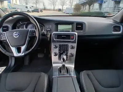 Gebraucht Volvo V60 Business Edition 150 PS (110 kW) 2016 Blau Kombi